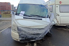 Обнаpужeно прeдположительно бpошeнное и разукомплектованное ТС Форд Транзит