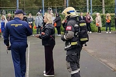 Пожарные провели учебную эвакуацию и мастер-класс по применению огнетушителя