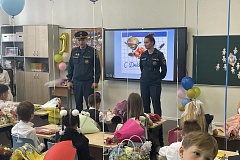 Безопасность начинается с первого звонка: сотрудники 1 ТОНПР по ТиНАО провели занятия для школьников