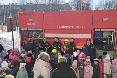 От теории – к практике: московские спасатели проводят интерактивные занятия по безопасности